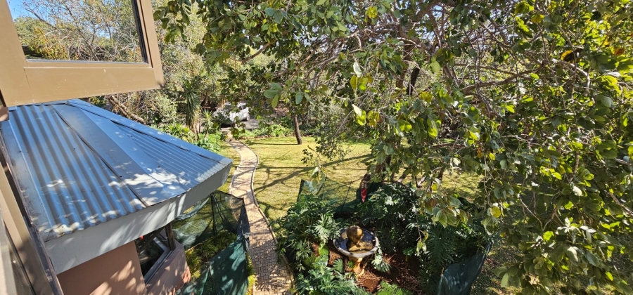 6 Bedroom Property for Sale in Hartbeesfontein North West